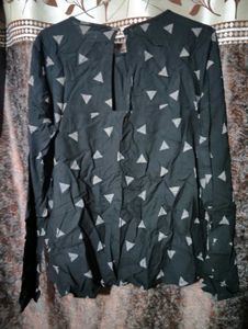 Black &amp; White Triangle Print Top