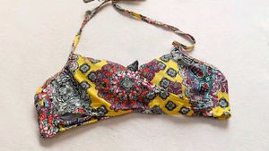 🎀Vibrant Floral Print Bikini Top Any one free 🆓