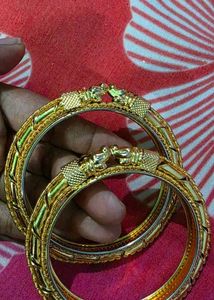 Exquisite Gold Tone Designer Bangle
