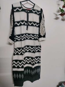 Black-white Embroidered Sleeved Kurta