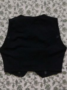 SHEIN Black Button Front Cropped Vest Top