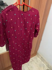 Avaasa Magenta Kurti