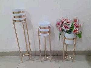 Set Of 3 Metal Stand Pot For Home Decor