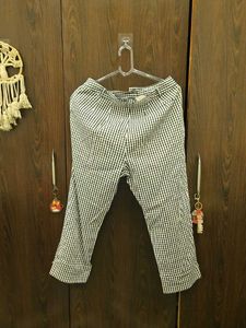 Chic Gingham Cropped Pants