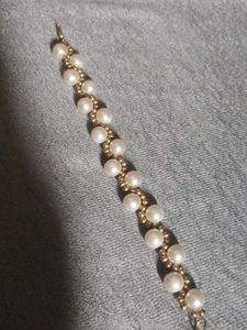 Elegant Pearl & Gold Tone Bracelet