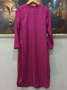 Elegant Pink Kurta with Gold Accents