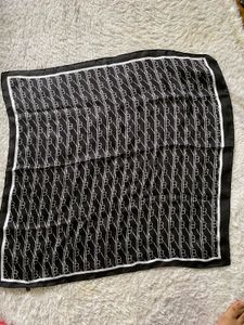 Stylish Black &amp; White Printed Scarf