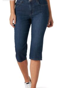 Women Relax Fit Capri Jeans