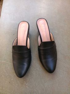 Chic Black Mules - Stylish &amp; Comfortable