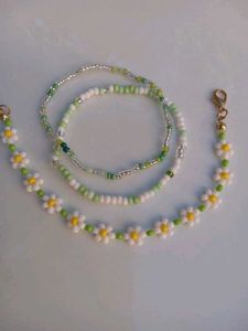 Any 3 Beaded Flower Bracelets🐚