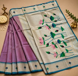 Lotus muniya border paithani Saree