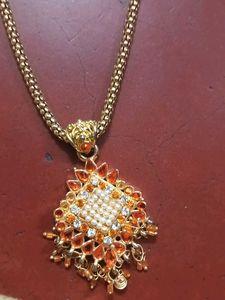 Elegant Gold Pendant Necklace