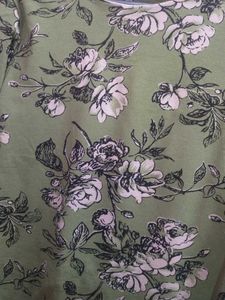 Chic Floral Print Top with Lace Sleeve Detail