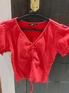 COMBO OF 4 TRENDY TOPS 🥹🩷