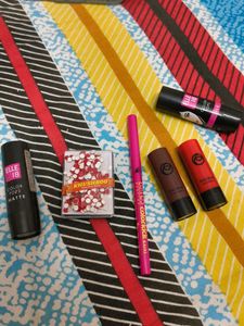 2 Elle 18 Lipstick, Lotus Kajal, Oriflame Lipstick