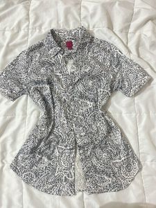 Stylish Short-Sleeve Patterned Button-Up Top