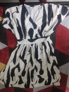 Chic Abstract Print Midi Dress