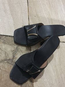 Chic Black Heeled Slides