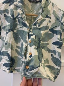 Stylish Leaf Print Cropped Shirt