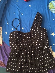 Chic Polka Dot One-Shoulder Top