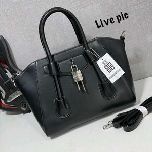 GIVENCHY**MODEL✅ANTIGONA LOCK LEADER BAG*