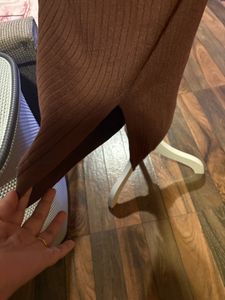 Brown knitted skirt