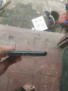 Honor Mobile Phone - Cracked Screen