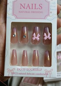 4 pack of Designer Press-On Nails Set😍New