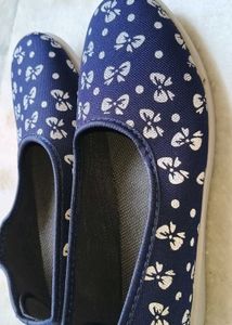 Cute Navy Blue Bow Flats