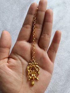 Jewellery set - necklace, earrings &amp; maang tikka