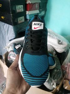 NEW NO USED SPORTS SHOES FOR MEN AND WOMEN.