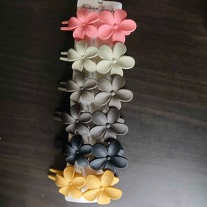 Matte Finish Flower Hair Clips Set