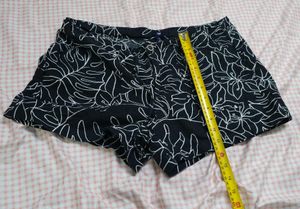 Gap Black and White Tropical Floral Shorts