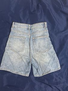 10/0 condition H&amp;M Bermuda shorts.