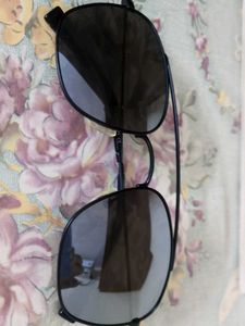 Stylish Black Aviator Sunglasses