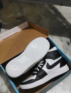 Stylish Black &amp; White Air Jordan Sneakers