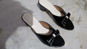 Stylish Black Bow Heels