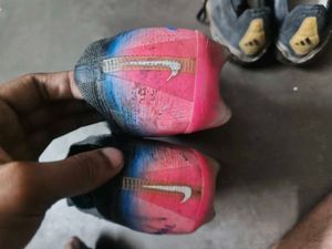adidas Pradoitor nike mercurial