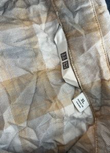 women’s Uniqlo classic Plaid Button-Up Shirt