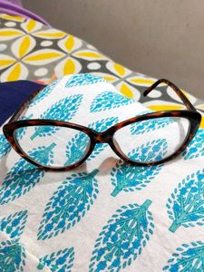 Stylish Tortoiseshell Cat-Eye Glasses