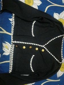 Chic Black Textured Cropped top