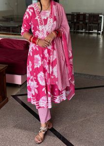 Stylish Pink Floral Kurta Set with Dupatta