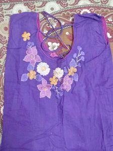 Elegant Floral Embroidered Kurta
