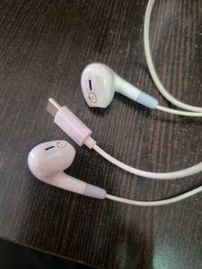 White USB-C Earbuds