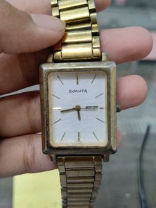 Sonata Gold Vintage Watch - Classic Rectangle Desi
