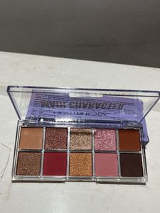 Main Character Eyeshadow Palette - Luv in Nude