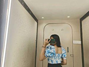 Chic Blue Floral Puff Sleeve Top