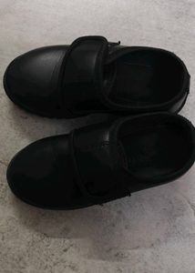 Black Velcro Strap School Shoes (Size 8)