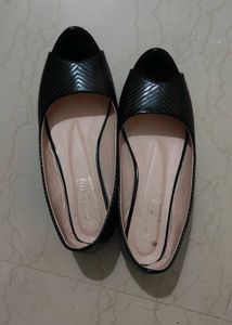 Dressberry Black Peep-Toe Ballerinas