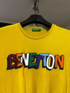 💛 United Colors of Benetton Graphic T-Shirt